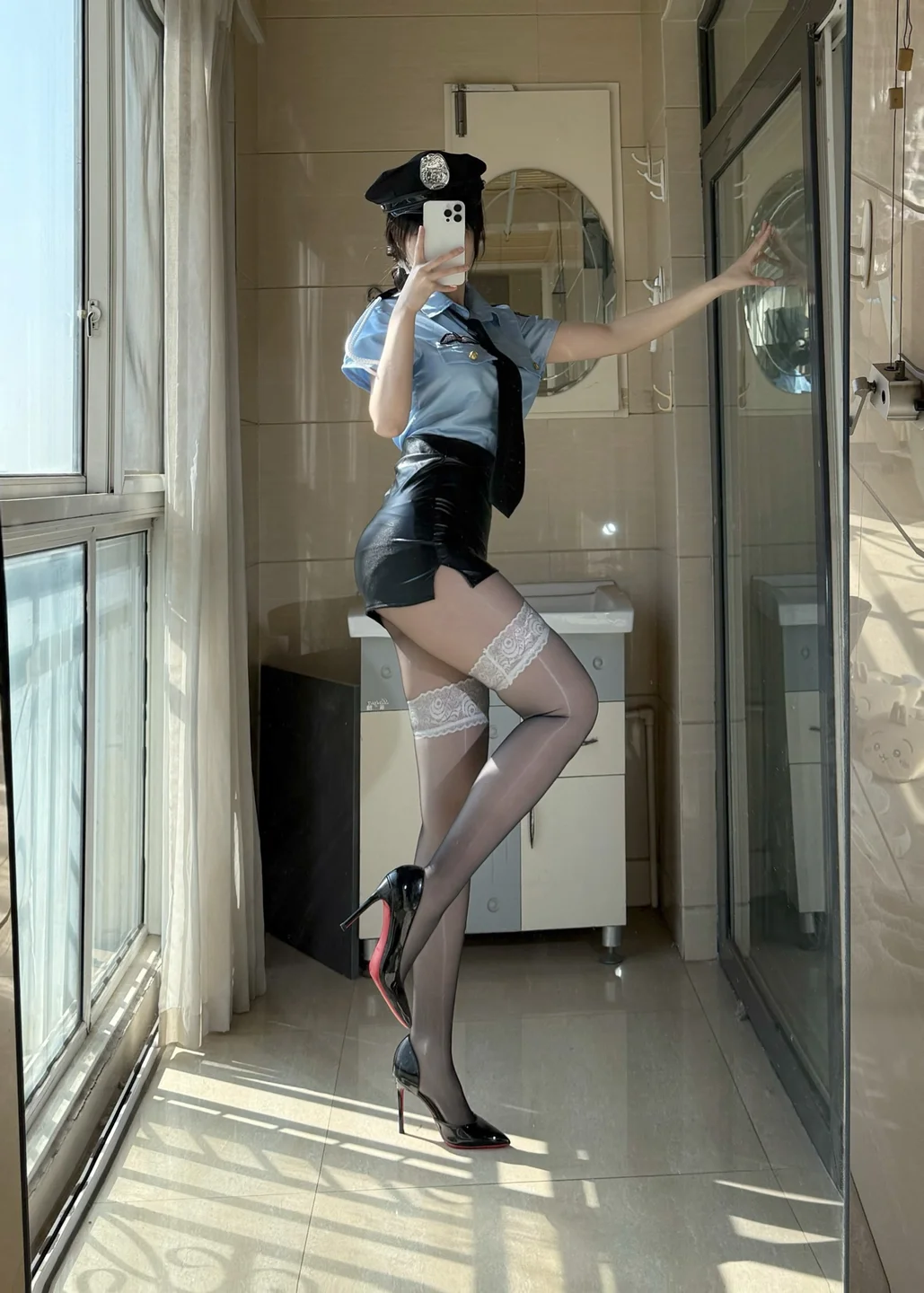 不可爱羚 - 高价定制 女警制服 [48P,8V-1.04GB] tg@simisebaisi 【丝足阁】022.webp